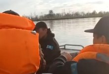 7 человек застряли посреди большой воды из-за паводка в ЗКО