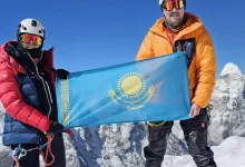 Казашка покорила Эверест и установила рекорд страны