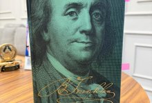 "Купи то, в чем не нуждаешься, и придется продать самое необходимое": меценат процитировал Бенджамина Франклина