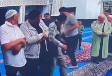 Игнорировали имама и жамагат: драка в мечети попала на видео в Шымкенте