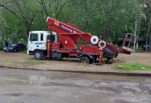 Автовышка провалилась под землю в Караганде (ВИДЕО)