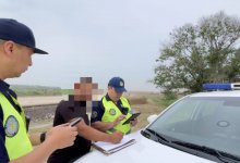 Полицейские и автоблогеры борются с "обочечниками" в Алматинской области