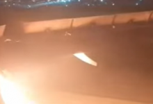 Шокирующее видео: самолет загорелся в небе в Индии