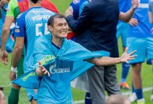 Нуралы Алип с флагом Казахстана отпраздновал титул чемпиона России