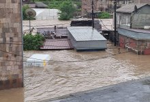 Из берегов вышла река в Армении, есть погибший