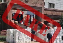 Горы туалетной бумаги возле Дома министерств в Астане удивили казахстанцев