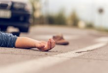 Странный маневр: девушка на автомобиле сбила прохожего на тротуаре (ВИДЕО)