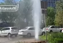 "Фонтан" хлынул посреди улицы в Астане