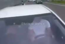 Видео шокировало Казнет: девушку прокатили на капоте Camry в Алматы