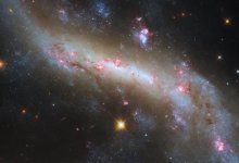 Телескоп Hubble показал огни далекой галактики