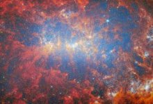 Телескоп James Webb заснял фейерверк звездных вспышек в карликовой галактике