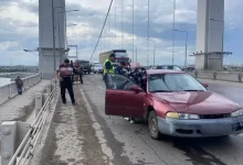 Из-за мопедиста в Семее несколько машин столкнулись на мосту