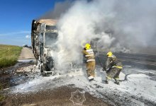 Грузовик сгорел на трассе в Жамбылской области