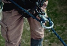 Промышленному альпинисту перерезали трос в Костанайской области