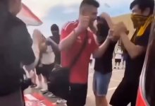 Скандал года: вратарь сборной Казахстана вытер ноги о шарфы с символикой двух футбольных клубов