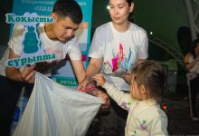 Жители Караганды обменяли мусор на подарки