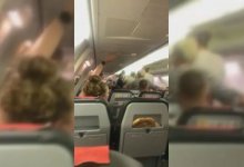 Пассажиры оказались заперты в раскаленном до 50 градусов самолете