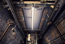 Учительница упала в шахту лифта в Астане (ВИДЕО)