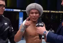 Казахстанец одержал историческую победу в UFC