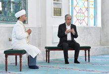 Токаев посетил мечеть Хазрет Султан