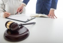 Чиновник "подарил" землю под кафе в Алматы