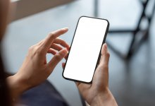 Мать двоих детей выпала из окна 16 этажа, делая селфи