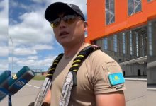 Полицейский сдвинул с места самолет в Астане (ВИДЕО)