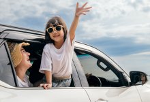 Полицейские наказали водителя за ребенка, высунувшегося из окна в Павлодаре