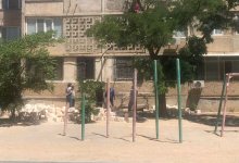 В Актау возводят пристройку, захватив часть детской площадки