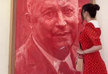 Шик и блеск: Ерке Есмахан прошлась по истории Кристиан Диора