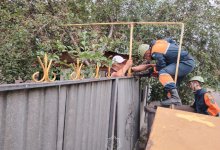 Житель Талдыкоргана перелазил через забор и проткнул штырем руку