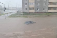 ДТП и повалены деревья: стихия нанесла огромный урон Семею (ВИДЕО)