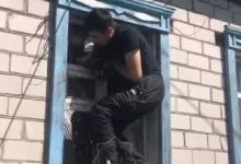 Из горящего дома спасли детей в ВКО