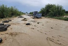 Селевые потоки разрушили дороги, смыли авто в Кыргызстане (ВИДЕО)