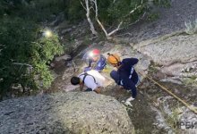 Парень и девушка застряли на горе в Баянауле