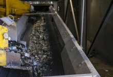 Тело новорожденного нашли при сортировке мусора в Алматы