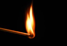 Россиянин прибил стопы женщины к полу и поджег ее