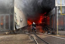 Крупный пожар тушат на барахолке в Алматы