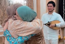 Супруга Торегали Тореали получила люксовое украшение за рождение сына