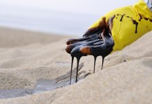 Жидкость, похожую на нефть, обнаружили на территории школы в Атырау