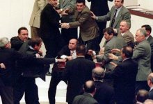 Жесткая драка депутатов произошла в парламенте Турции (ВИДЕО)