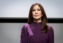 Королеву Дании сбил самокатчик