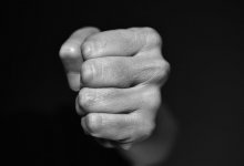 Мужчины устроили драку из-за парковочного места в Астане