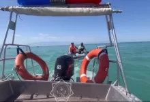 Рыбаков спасли на заглохшей лодке в Алаколе