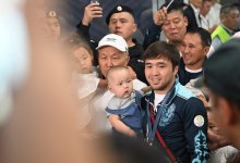 Елдос Сметов получил асфальт и другие щедрые подарки на малой Родине