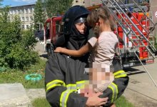 Пятилетняя девочка едва не выпала из окна третьего этажа в ВКО