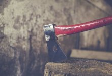 Павлодарца, ударившего топором знакомого, освободили в зале суда