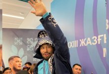 Демеу Жадраева встретили в аэропорту Алматы