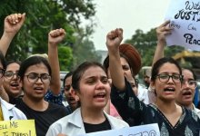 Индийские врачи перестали принимать пациентов