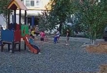 Дети вынуждены играть на щебне в Актюбинской области